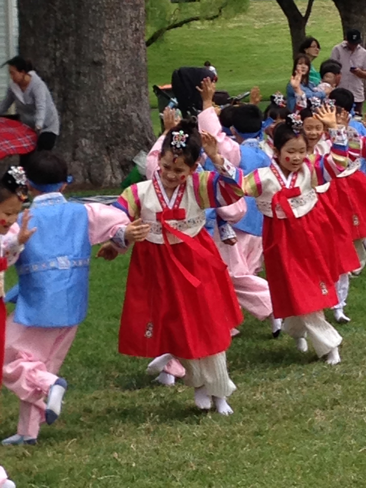 Children doing Tradtional Dancing at Korean Festival 2015